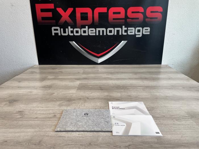 Używane Instrukcja Citroen C3 (CB/CC) 1.2 PureTech 100 Cena na żądanie oferowane przez Express Autodemontage
