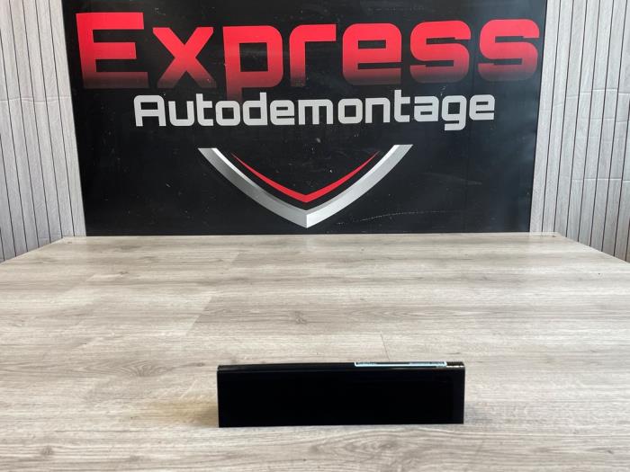 Begagnade Innerdisplay Peugeot 3008 III e-3008 210 73 kWh Pris € 390,00 Marginaltabell erbjuds av Express Autodemontage
