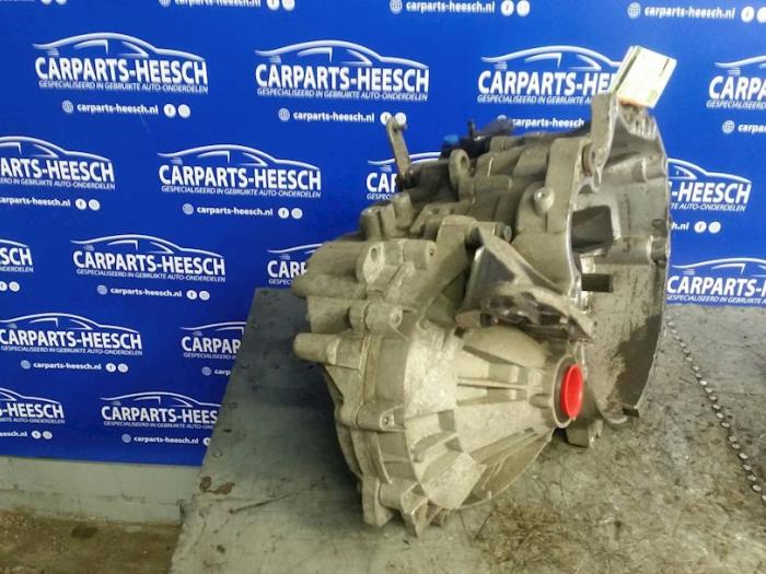 Gearbox Volvo V70 1208916 D5252T M56 Carparts Heesch