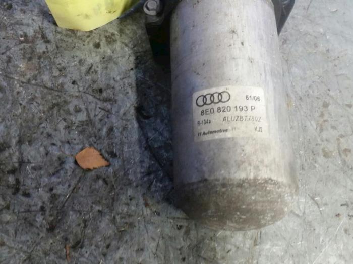 Usagé Condenseur de climatisation Audi A4 Avant (B7) 1.8 T 20V Prix sur demande proposé par Carparts Heesch