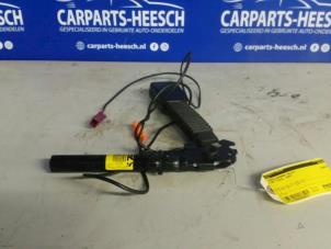 Usagé Tendeur de ceinture droit Ford Focus 2 1.8 16V Prix € 52,50 Règlement à la marge proposé par Carparts Heesch