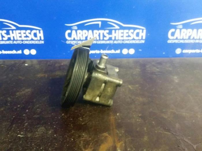 Power steering pump from a Volvo V70 (SW) 2.3 T5 20V 2001