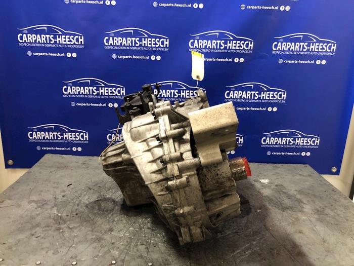 Gearbox Volvo V70 9482341 D5244T Carparts Heesch