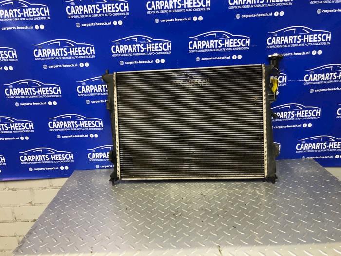 Usagé Radiateur Kia Cee'd (EDB5) 1.4 CVVT 16V Prix € 50,00 Règlement à la marge proposé par Carparts Heesch