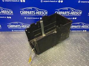 Used Battery box Ford Focus 3 Wagon 1.6 TDCi 115 Price € 21,00 Margin scheme offered by Carparts Heesch