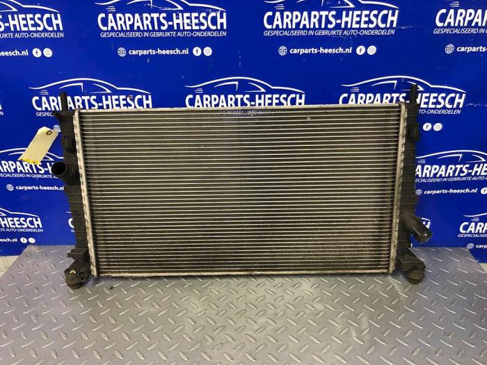 Usagé Radiateur Ford Focus 2 C+C 2.0 16V Prix € 30,00 Règlement à la marge proposé par Carparts Heesch