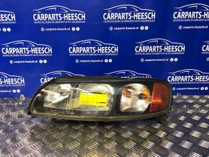 Używane Reflektor lewy Volvo XC70 Cena € 78,75 Procedura marży oferowane przez Carparts Heesch