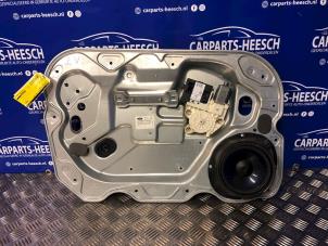 Używane Mechanizm szyby lewej przedniej wersja 4-drzwiowa Ford Focus Cena € 63,00 Procedura marży oferowane przez Carparts Heesch
