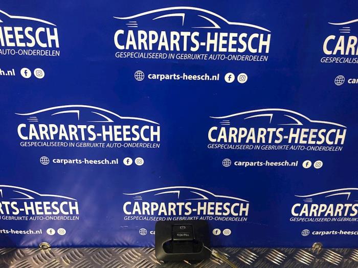 Handbremse Schalter van een Volvo S80 (AR/AS) 2.4 D 20V 2008