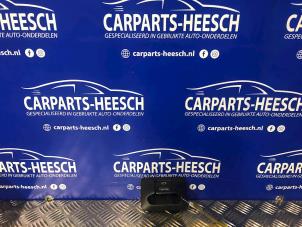 Handbremse Schalter van een Volvo S80 (AR/AS) 2.4 D 20V 2008