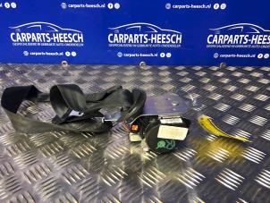 Used Front seatbelt, right Kia Cee'D Price € 42,00 Margin scheme offered by Carparts Heesch