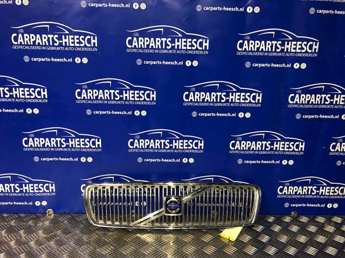 Używane Grill Volvo V70 (SW) 2.5 T 20V Cena € 65,00 Procedura marży oferowane przez Carparts Heesch