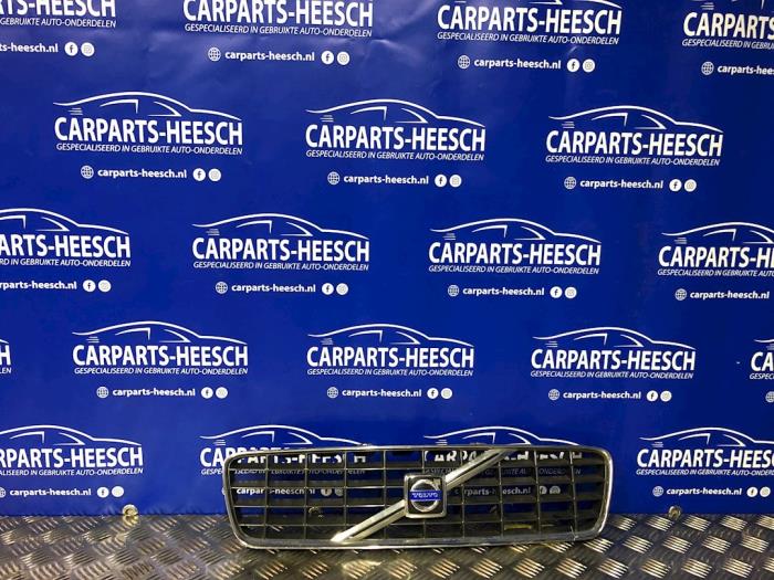 Używane Grill Volvo S60 I (RS/HV) 2.0 T 20V Cena € 50,00 Procedura marży oferowane przez Carparts Heesch