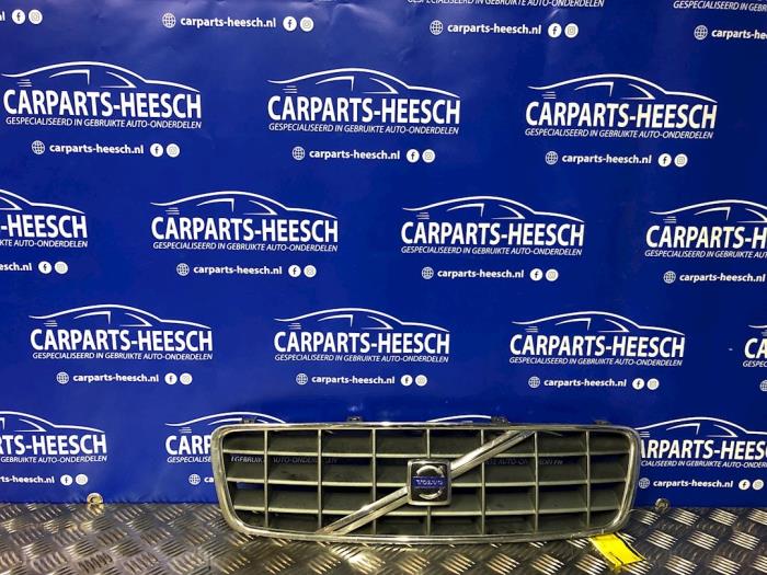 Używane Grill Volvo XC70 (SZ) XC70 2.4 T 20V Cena € 50,00 Procedura marży oferowane przez Carparts Heesch