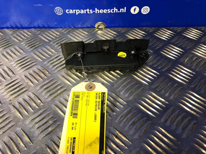 Begagnade Larmsensor Skoda Octavia (1Z3) Pris € 25,00 Marginaltabell erbjuds av Carparts Heesch