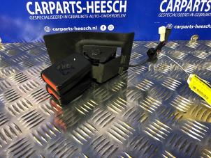 Used Rear seatbelt buckle, centre Mini Mini (R56) 1.4 16V One Price € 21,00 Margin scheme offered by Carparts Heesch