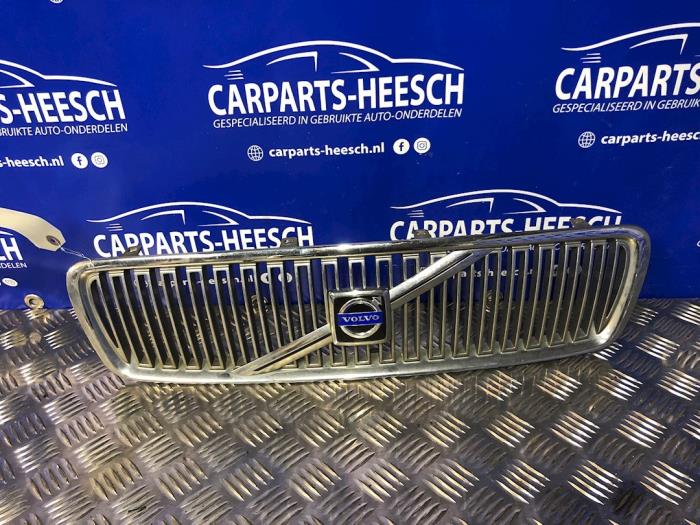 Grille from a Volvo V70 2002