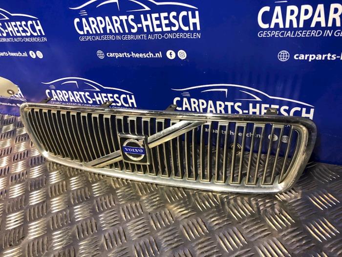 Grille from a Volvo V70 2002