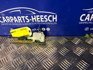 Usados Motor de bloqueo de la tapa del depósito de combustible Volvo S60 Precio € 21,00 Norma de margen ofrecido por Carparts Heesch