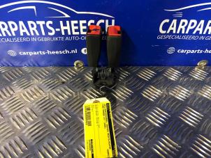 Usagé Insertion ceinture de sécurité arrière droite Ford Mondeo IV 2.0 16V Prix € 21,00 Règlement à la marge proposé par Carparts Heesch