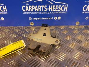 Używane Mechanizm zamka tylnej klapy Volvo XC60 Cena € 68,25 Procedura marży oferowane przez Carparts Heesch
