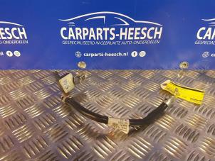 Usados Poste de batería Audi A4 Avant (B8) 1.8 TFSI 16V Precio € 21,00 Norma de margen ofrecido por Carparts Heesch