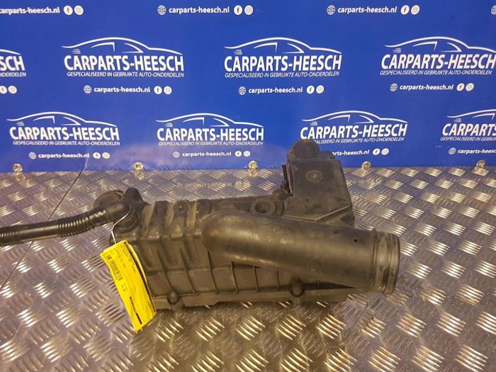 Begagnade Luftfilterhus Volkswagen Passat Variant (3C5) 2.0 TDI 16V 140 Pris € 30,00 Marginaltabell erbjuds av Carparts Heesch