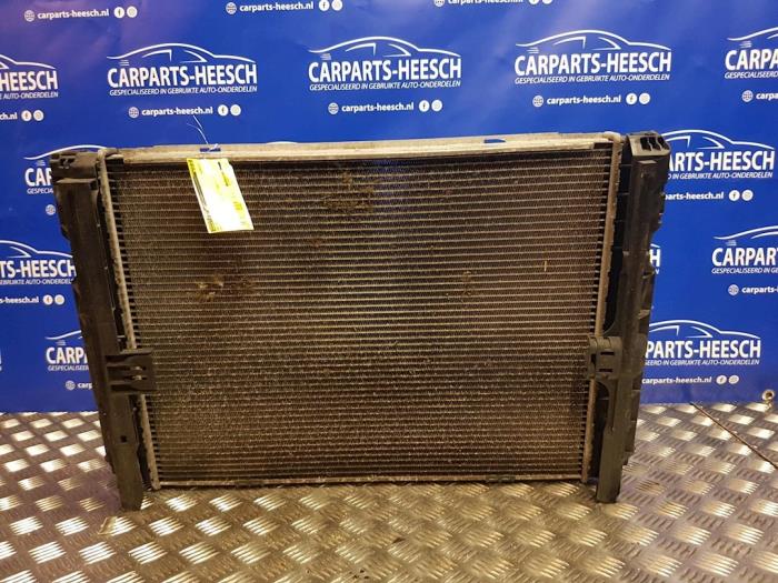 Usagé Radiateur BMW 3 serie (E92) 320i 16V Prix € 60,00 Règlement à la marge proposé par Carparts Heesch