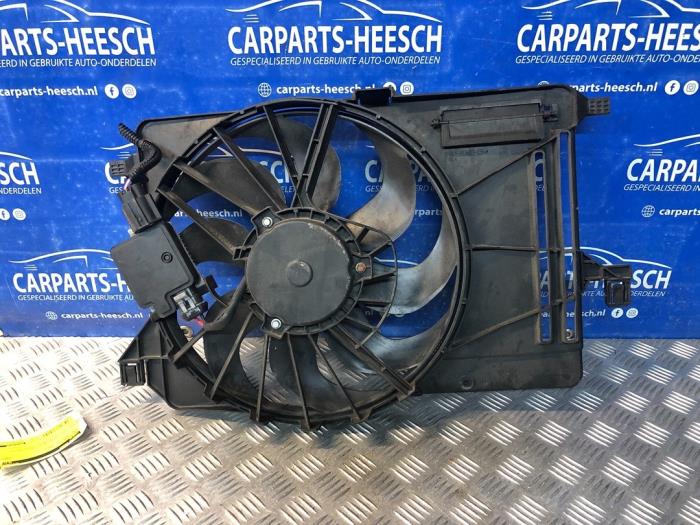 Gebrauchte Kühlerventilator Ford Focus 3 Wagon 1.6 TDCi 115 Preis € 60,00 Margenregelung angeboten von Carparts Heesch
