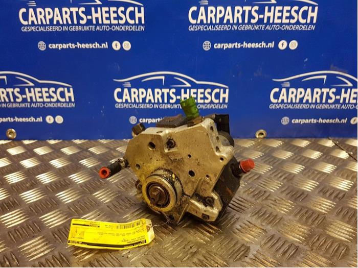 Usagé Pompe haute pression Volvo V70 (SW) 2.4 D5 20V Prix € 150,00 Règlement à la marge proposé par Carparts Heesch