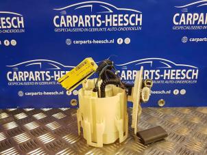 Usagé Pompe carburant électrique Opel Zafira Prix € 52,50 Règlement à la marge proposé par Carparts Heesch