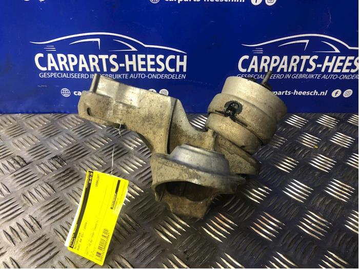 Used Engine mount Audi A4 (B6) 3.0 V6 30V Price € 25,00 Margin scheme offered by Carparts Heesch