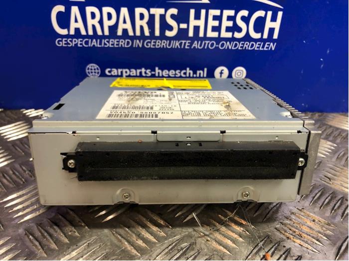 Używane Odtwarzacz CD Volvo S40 Cena € 40,00 Procedura marży oferowane przez Carparts Heesch