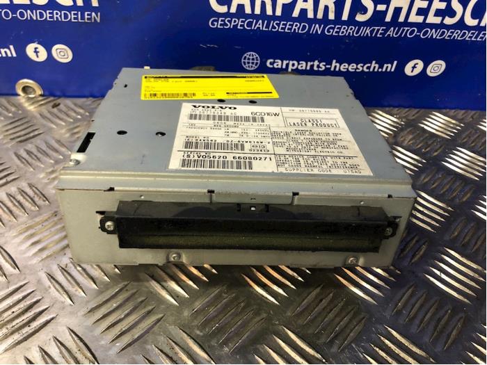 Używane Odtwarzacz CD Volvo C70 (MC) 2.4i 20V Cena € 50,00 Procedura marży oferowane przez Carparts Heesch