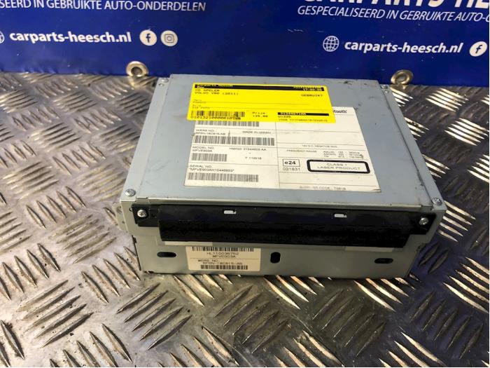 Używane Odtwarzacz CD Volvo V60 I (FW/GW) 1.6 DRIVe Cena € 125,00 Procedura marży oferowane przez Carparts Heesch