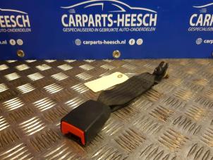 Usagé Insertion ceinture de sécurité arrière gauche Ford Focus 2 C+C 2.0 16V Prix € 21,00 Règlement à la marge proposé par Carparts Heesch