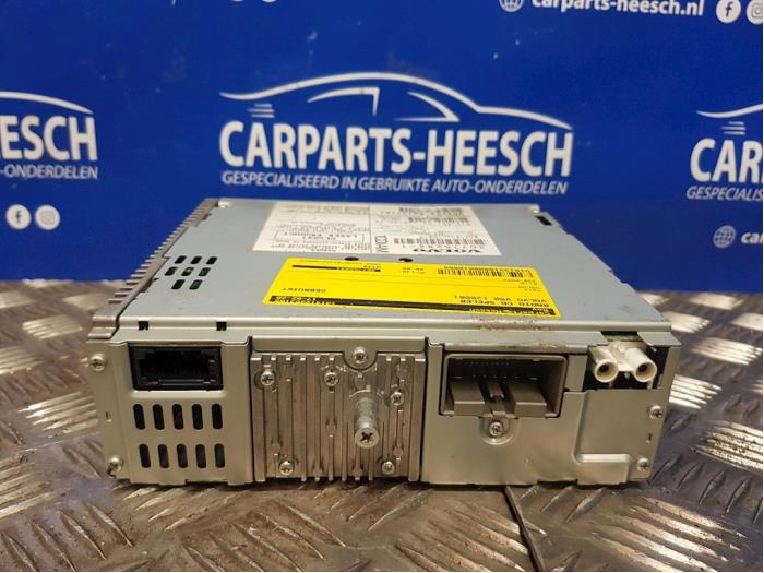 Radio CD player Volvo V50 307752841 VOLVO Carparts Heesch
