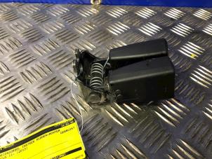 Used Rear seatbelt buckle, centre Ford Focus 3 1.6 EcoBoost 16V Price € 21,00 Margin scheme offered by Carparts Heesch