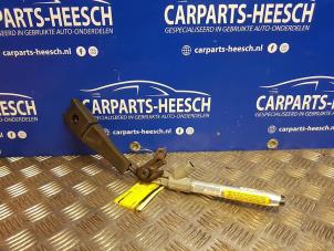 Used Seatbelt tensioner, right Opel Insignia 2.0 CDTI 16V 130 Ecotec Price € 42,00 Margin scheme offered by Carparts Heesch