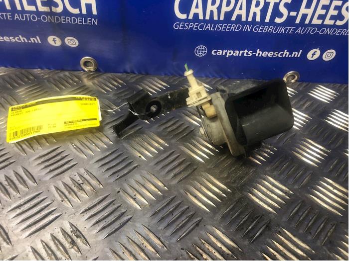 Używane Klakson Peugeot 308 (4A/C) 1.6 VTI 16V Cena € 15,00 Procedura marży oferowane przez Carparts Heesch