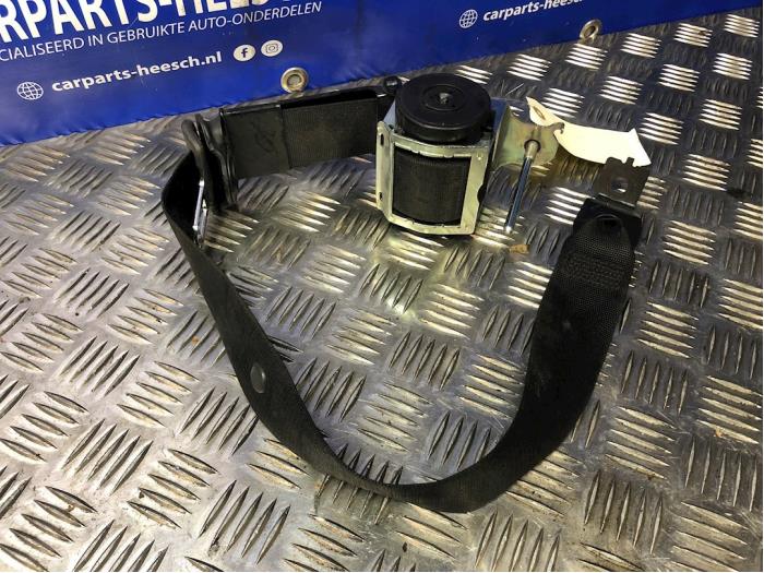 Front seatbelt, left from a Opel Astra 2005