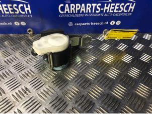 Used Rear seatbelt, centre Opel Signum (F48) 2.2 direct 16V Price € 42,00 Margin scheme offered by Carparts Heesch