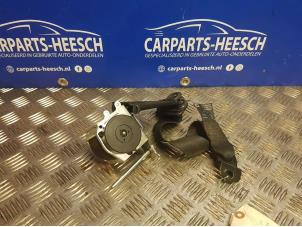 Usados Cinturón de seguridad derecha delante Opel Meriva Precio € 42,00 Norma de margen ofrecido por Carparts Heesch