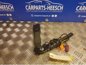 Usagé Tendeur de ceinture droit Ford Focus 2 1.8 16V Prix € 42,00 Règlement à la marge proposé par Carparts Heesch
