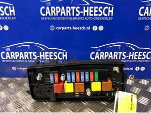 Usados Caja de fusibles Opel Vectra C 2.2 DIG 16V Precio € 42,00 Norma de margen ofrecido por Carparts Heesch