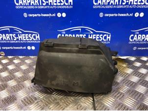 Usados Caja de fusibles Ford Galaxy (WA6) 2.0 TDCi 16V 140 Precio € 36,75 Norma de margen ofrecido por Carparts Heesch