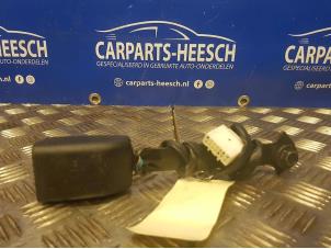 Gebrauchte Sicherheitsgurt Schließe rechts vorne Mazda 6. Preis € 21,00 Margenregelung angeboten von Carparts Heesch