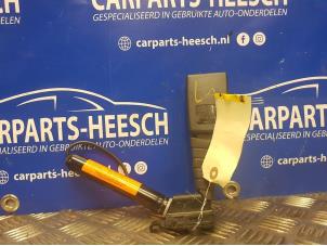 Używane Wtyk pasa bezpieczenstwa lewy tyl Opel Vectra Cena € 21,00 Procedura marży oferowane przez Carparts Heesch