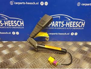 Used Rear seatbelt buckle, right Opel Vectra Price € 21,00 Margin scheme offered by Carparts Heesch