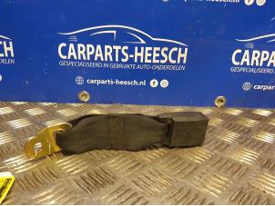 Usagé Attache ceinture arrière central Mazda 5. Prix € 21,00 Règlement à la marge proposé par Carparts Heesch